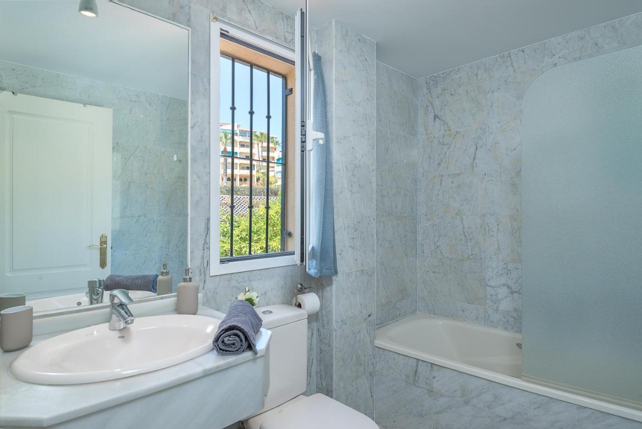 Sea Blue Apartment - Frente Al Mar Benalmádena Kültér fotó